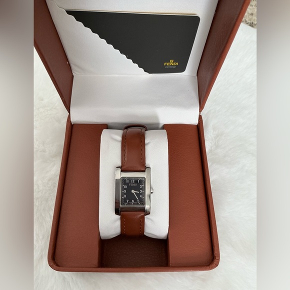 Authentic FENDI ladies wristwatch 🖤🧡 - Picture 12 of 12